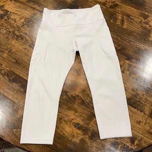 Athleta cropped salutation stash pocket legging